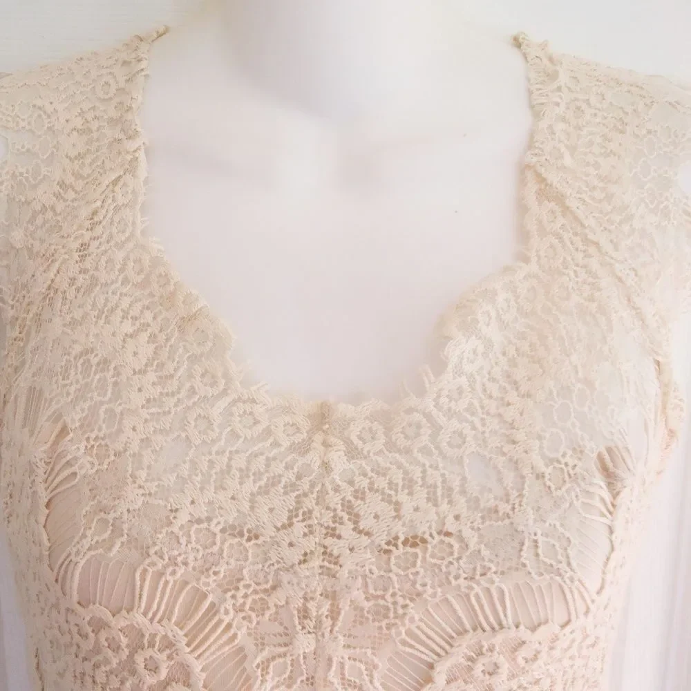 NWOT FREE PEOPLE SMALL 4/6 PEEK-A-BOO LACE DRESS